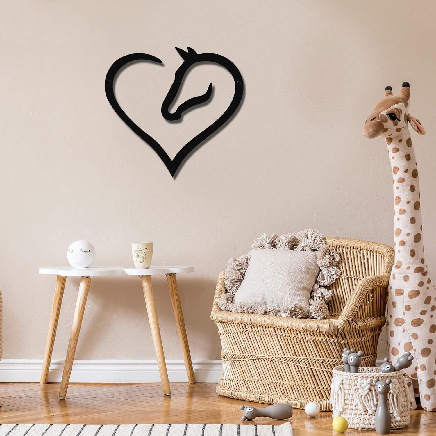 Sturdy Metal Horse Heart Wall Decor Black